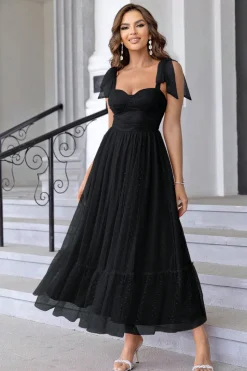 Uma linha plissada arco espaguete alças preto longo vestido de dama de honra