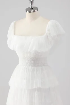 Uma linha preta pescoço quadrado vestido formal em camadas