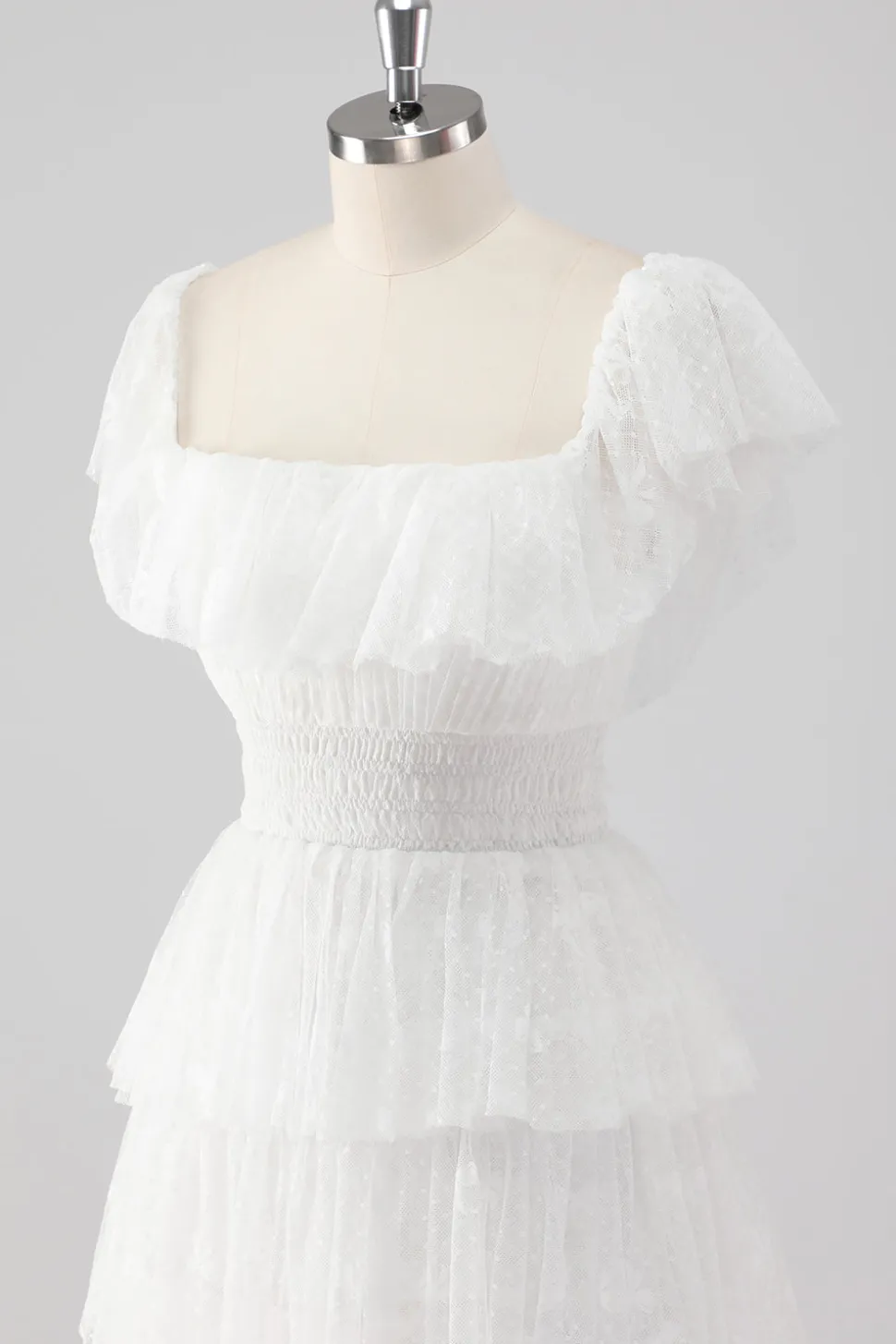 Uma linha preta pescoço quadrado vestido formal em camadas