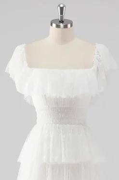 Uma linha preta pescoço quadrado vestido formal em camadas