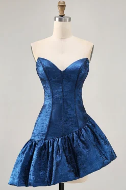 Uma linha sem alças assimétrica azul escuro homecoming vestido
