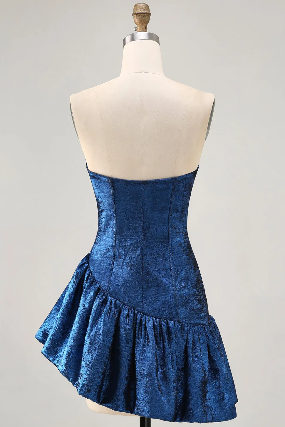 Uma linha sem alças assimétrica azul escuro homecoming vestido