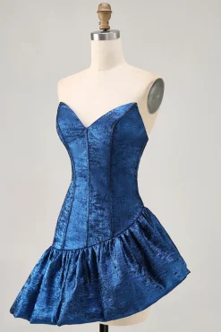 Uma linha sem alças assimétrica azul escuro homecoming vestido
