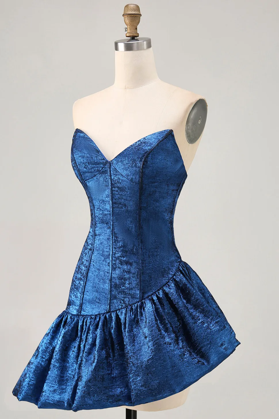 Uma linha sem alças assimétrica azul escuro homecoming vestido