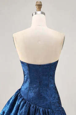 Uma linha sem alças assimétrica azul escuro homecoming vestido
