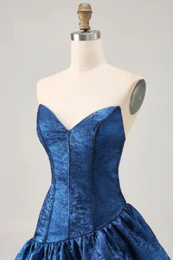 Uma linha sem alças assimétrica azul escuro homecoming vestido