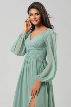 Uma linha verde mangas compridas vestido de dama de honra com fenda