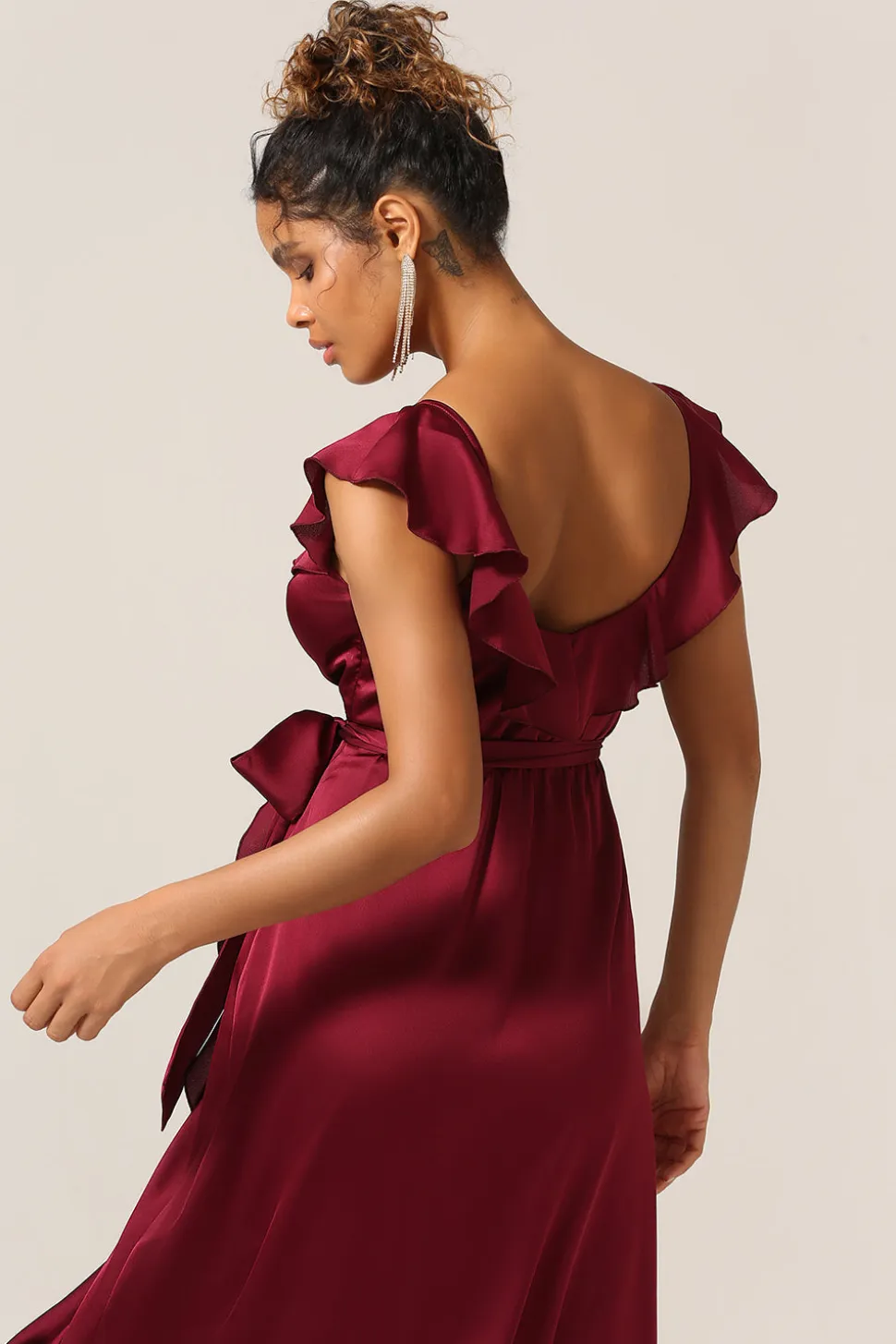 Uma linha V-Neck vestido de dama de honra Borgonha com babados