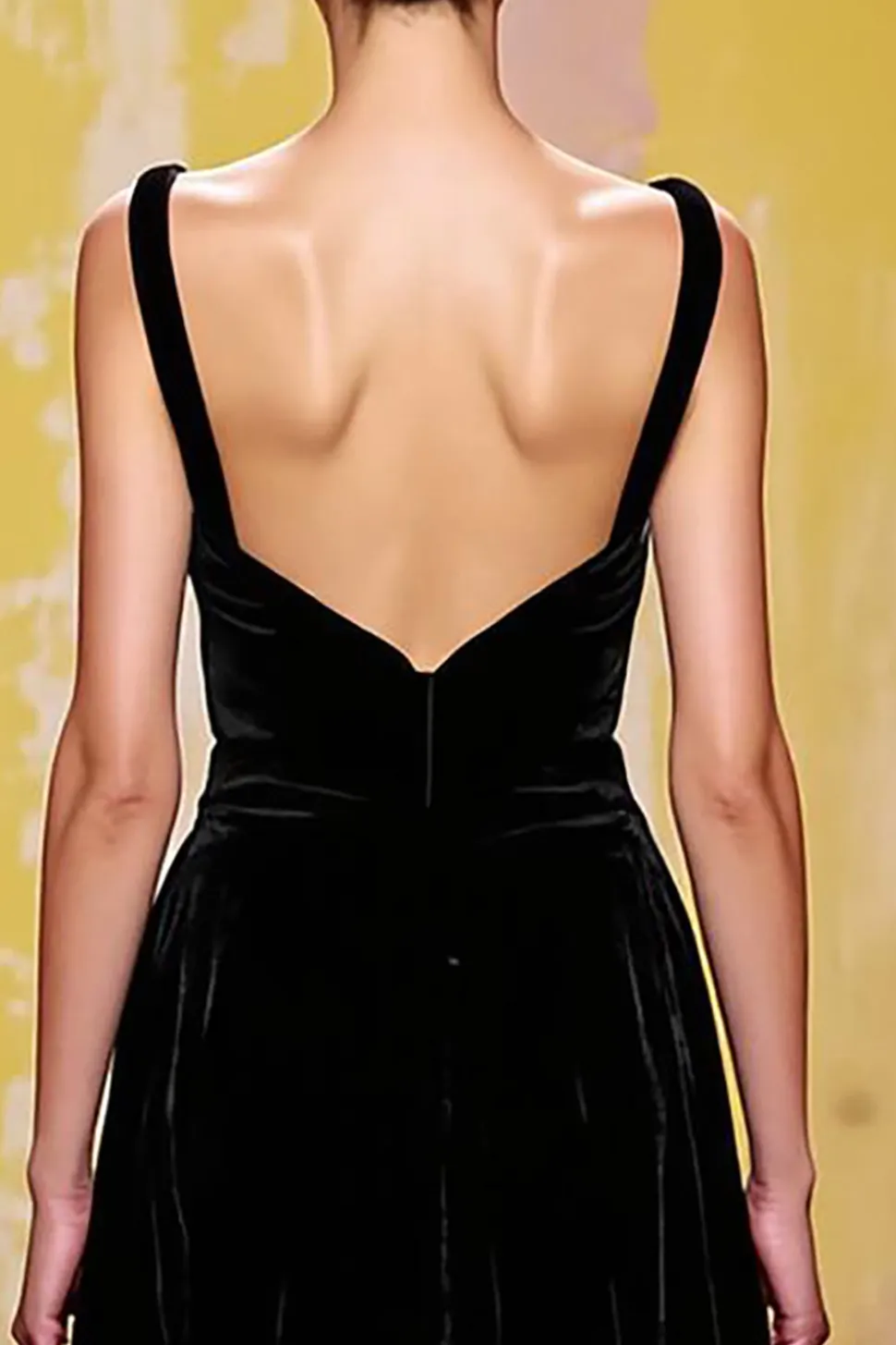 Veludo preto simples vestido de noite longa bainha