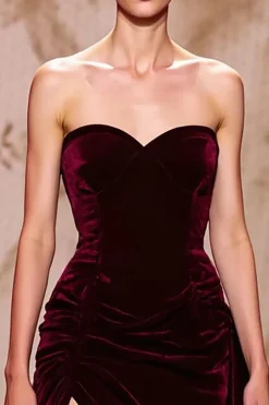 Veludo vermelho escuro querido vestido de noite longo com fenda