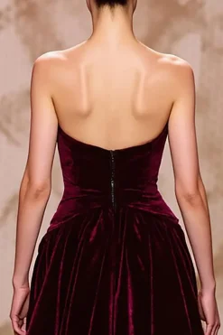 Veludo vermelho escuro querido vestido de noite longo com fenda
