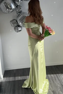 Verde Cetim Metálico Fora do Ombro Bainha Vestido Cerimónia