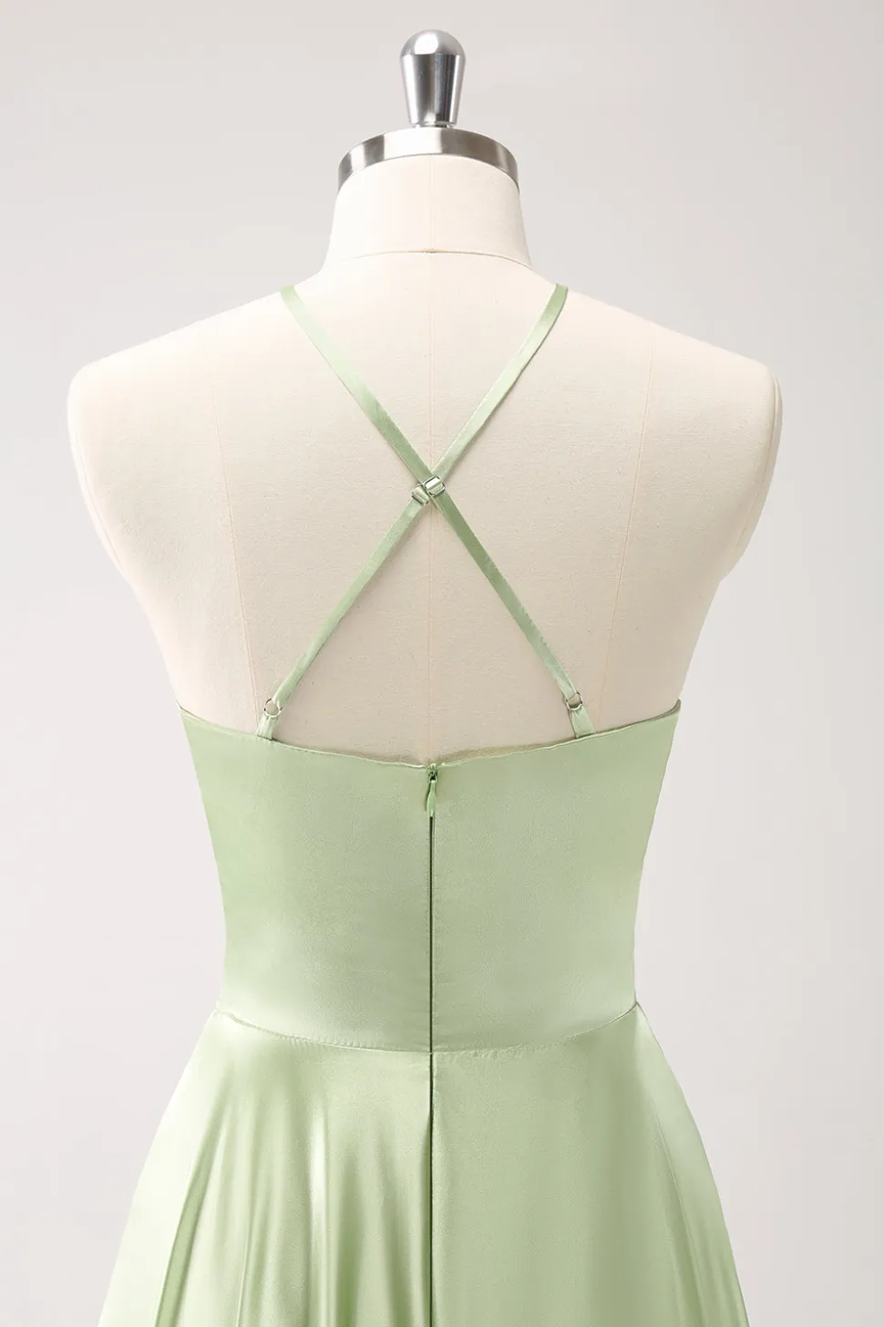 Verde claro A-Line Halter Hollow out cetim vestido de dama de honra com flor