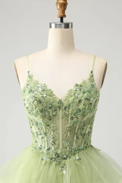 Verde claro A-Line Tulle Tiered Homecoming Dress com apliques