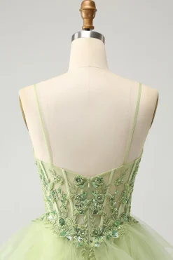 Verde claro A-Line Tulle Tiered Homecoming Dress com apliques
