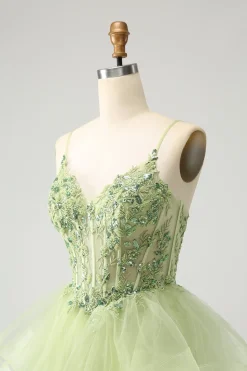 Verde claro A-Line Tulle Tiered Homecoming Dress com apliques