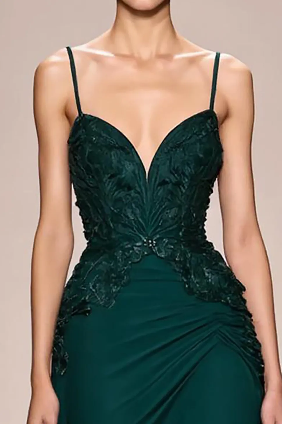 Verde escuro A-Line cetim Ruched longo vestido de noite com apliques
