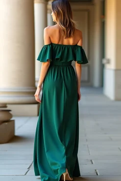 Verde escuro fora do ombro Um vestido formal longo da linha