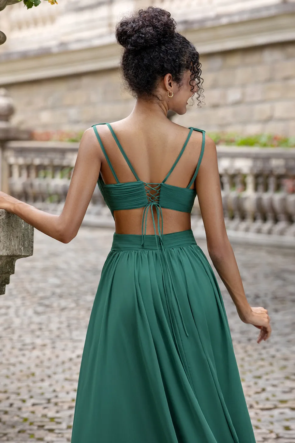 Verde escuro Uma linha V pescoço Chiffon longo vestido de dama de honra com renda para trás