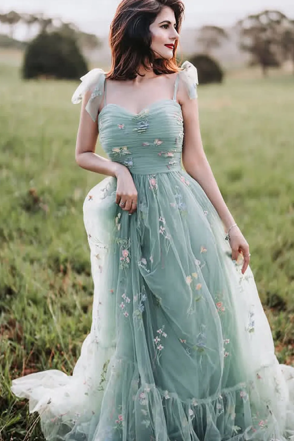 Verde Tule A-Line Espaghetti Correias Ruched Long Prom Dress com Bordado