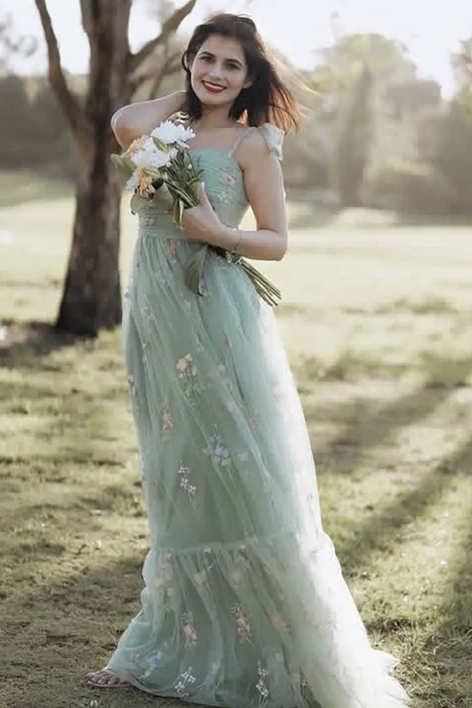Verde Tule A-Line Espaghetti Correias Ruched Long Prom Dress com Bordado