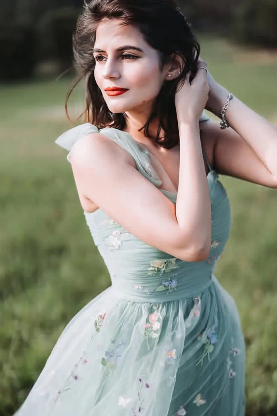 Verde Tule A-Line Espaghetti Correias Ruched Long Prom Dress com Bordado