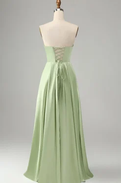 Verde Uma linha plissada sem alças vestido de dama de honra com fenda