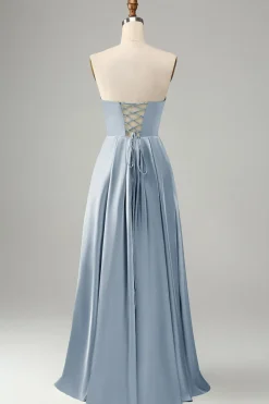 Verde Uma linha plissada sem alças vestido de dama de honra com fenda