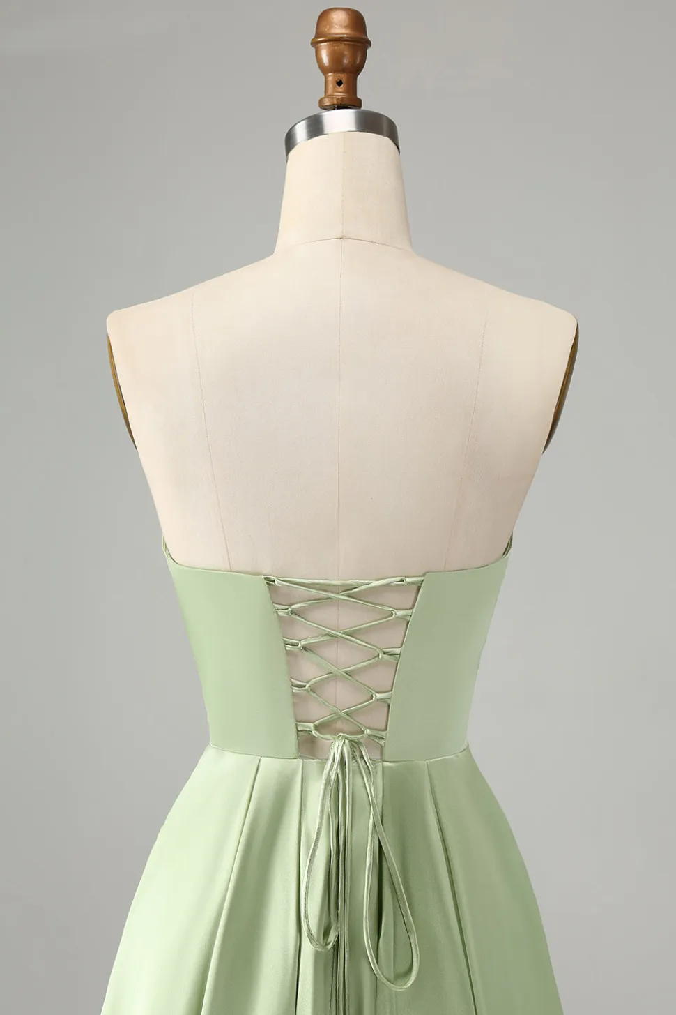 Verde Uma linha plissada sem alças vestido de dama de honra com fenda