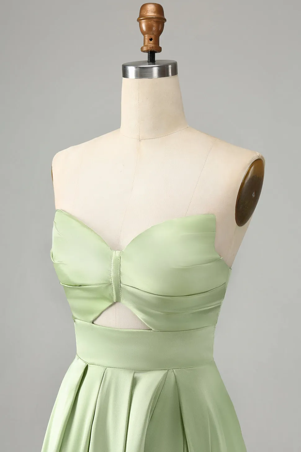Verde Uma linha plissada sem alças vestido de dama de honra com fenda