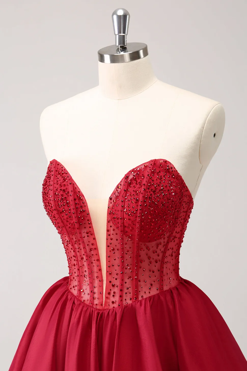 Vermelho bonito A Line Strapless Ruffle Short Homecoming Dress com Missangas