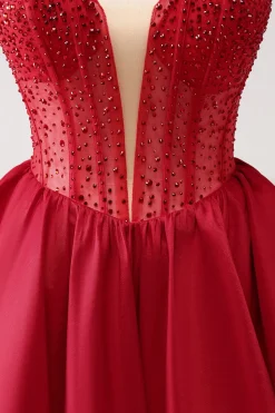 Vermelho bonito A Line Strapless Ruffle Short Homecoming Dress com Missangas