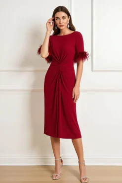 Vermelho escuro Bateau pescoço Ruched bainha vestido de casamento convidado com penas
