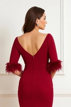 Vermelho escuro Bateau pescoço Ruched bainha vestido de casamento convidado com penas