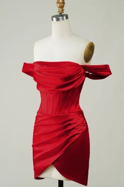 Vermelho fora do ombro assimétrico apertado curto homecoming vestido