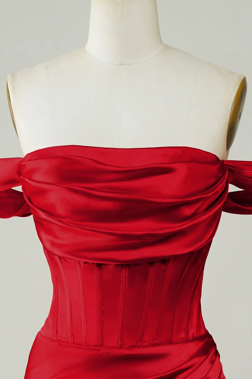 Vermelho fora do ombro assimétrico apertado curto homecoming vestido