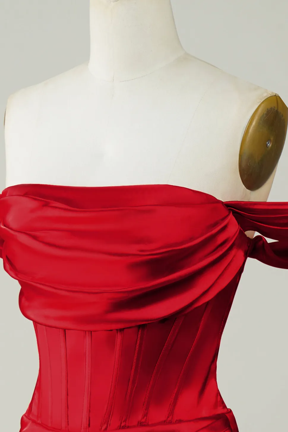 Vermelho fora do ombro assimétrico apertado curto homecoming vestido