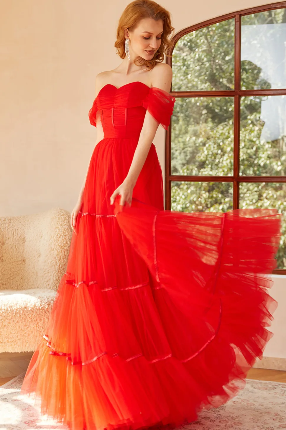 Vermelho fora do vestido do baile de ombros