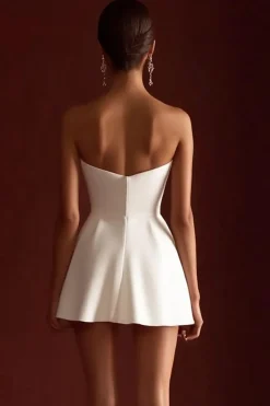 Vestidinho Branco com Arco Sem Alças Linha-A Curto/Mini Cetim