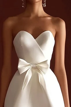 Vestidinho Branco com Arco Sem Alças Linha-A Curto/Mini Cetim