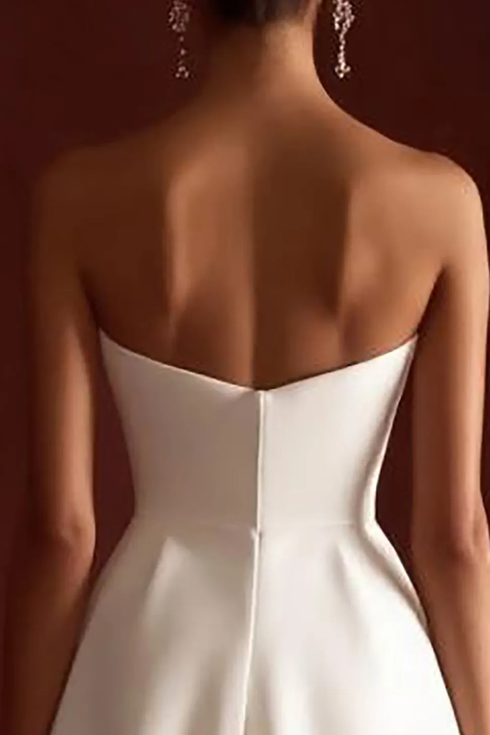 Vestidinho Branco com Arco Sem Alças Linha-A Curto/Mini Cetim