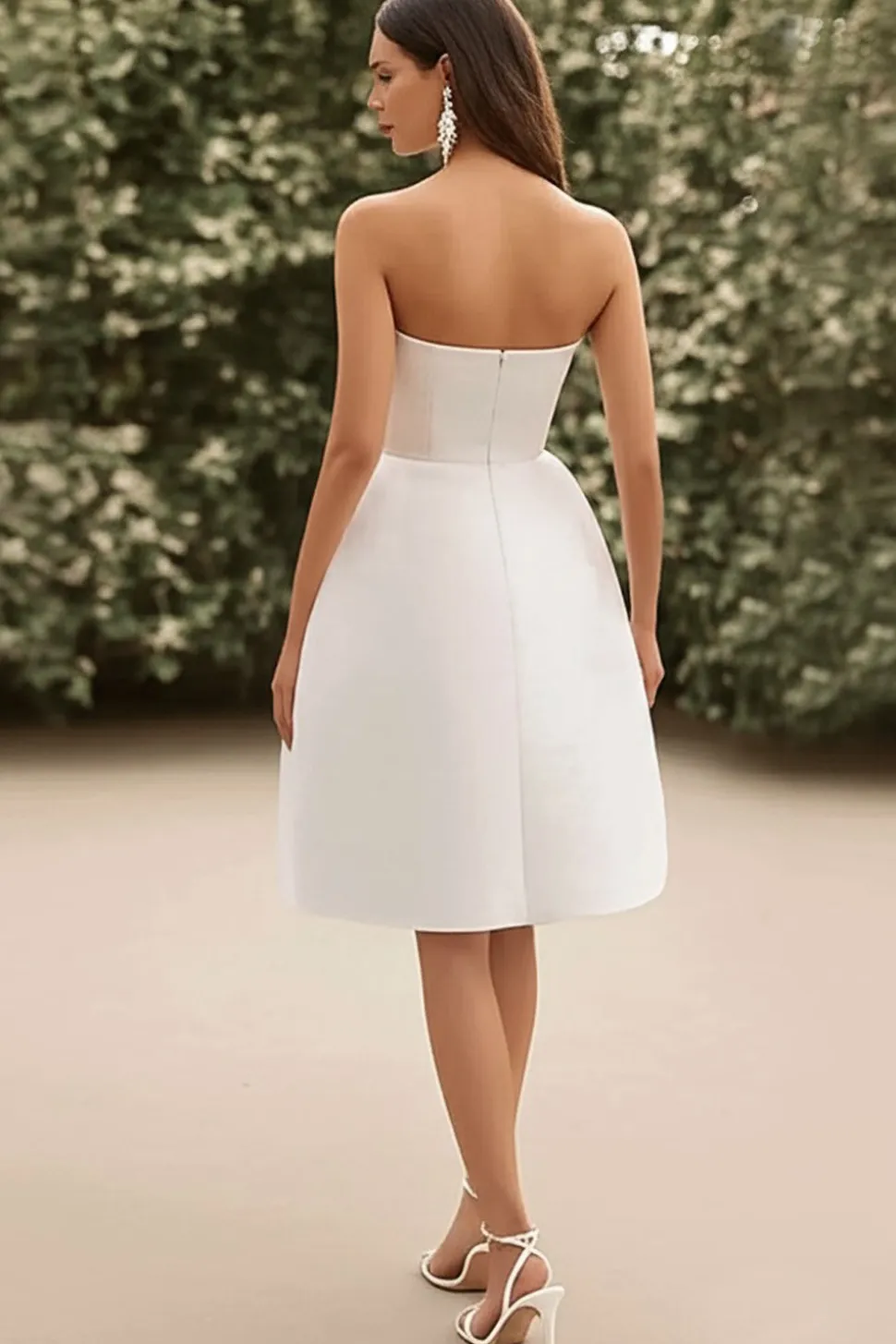 Vestidinho Branco com Fenda Sem Alças Linha-A Curto/Mini Cetim
