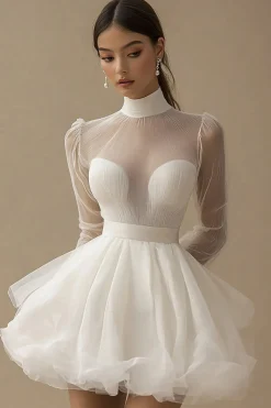 Vestidinho Branco com Mangas Compridas Linha-A Pescoço Alto Curto/Mini Tule