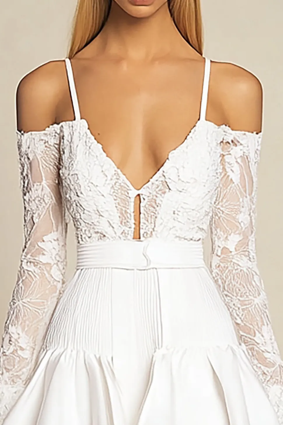 Vestidinho Branco com Mangas Compridas Renda Curto/Mini Linha-A