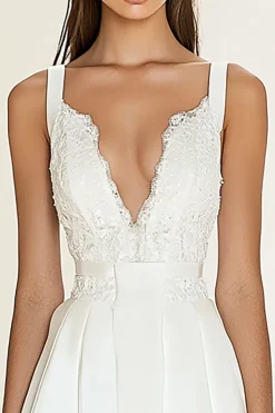 Vestidinho Branco com Renda Decote em V Curto/Mini Cetim Linha-A