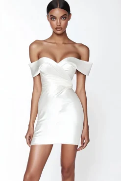 Vestidinho Branco Curto/Mini Fora do Ombro Bodycon Cetim