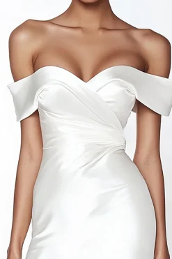 Vestidinho Branco Curto/Mini Fora do Ombro Bodycon Cetim