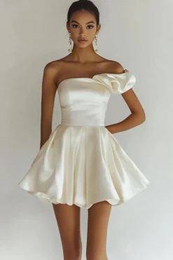 Vestidinho Branco Curto/Mini Um Ombro Cetim Linha-A