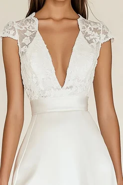 Vestidinho Branco Decote em V Linha-A Renda Curto/Mini