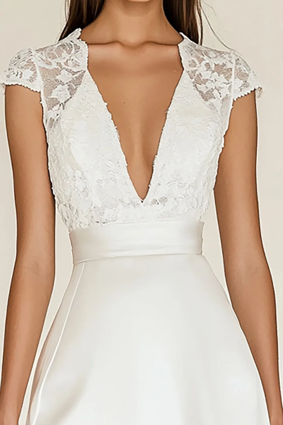 Vestidinho Branco Decote em V Linha-A Renda Curto/Mini